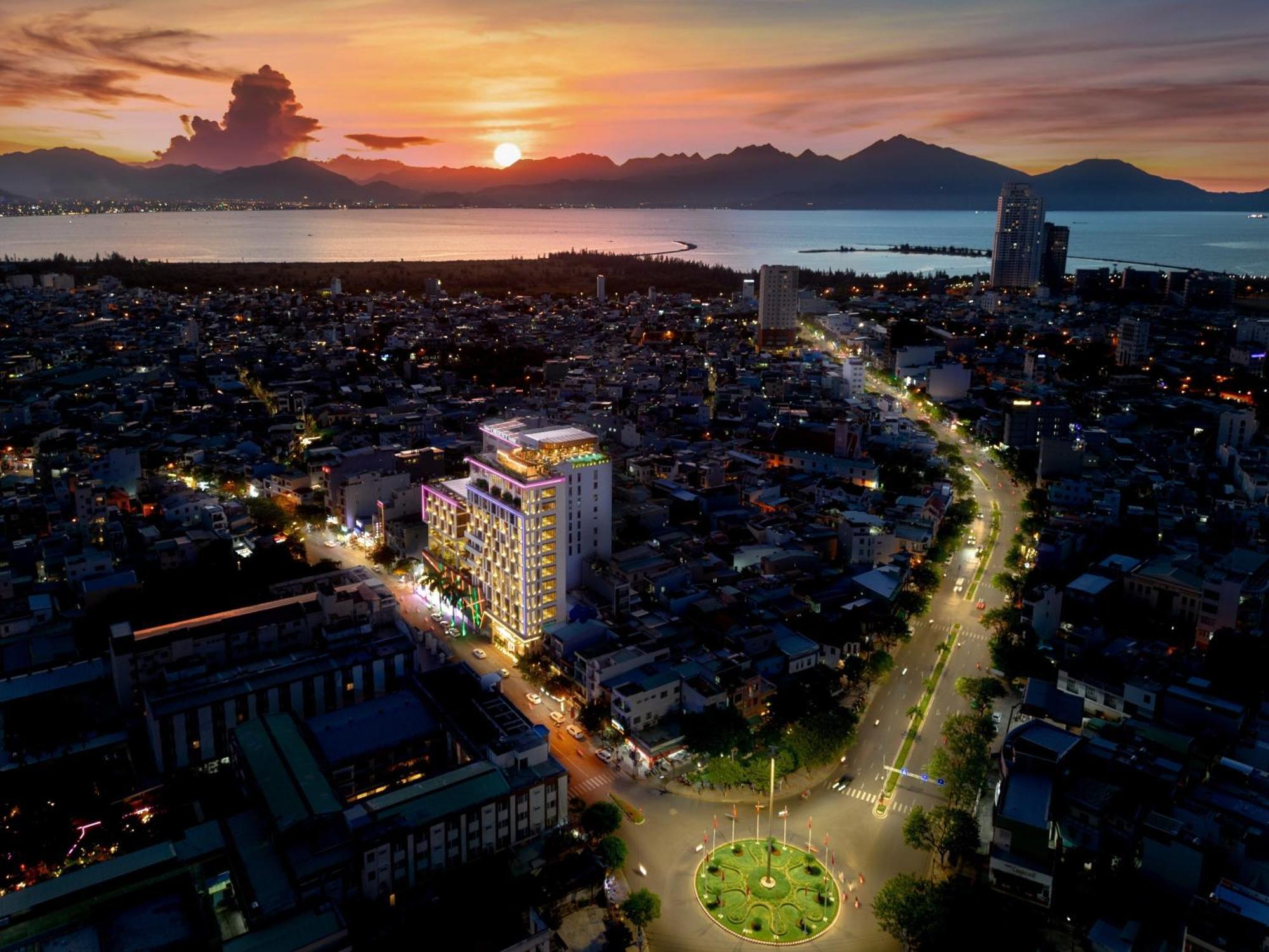 New Orient Hotel Da Nang Exterior photo